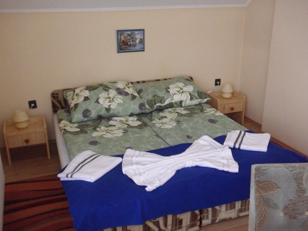 Friends Villa Apartments Heviz Room photo